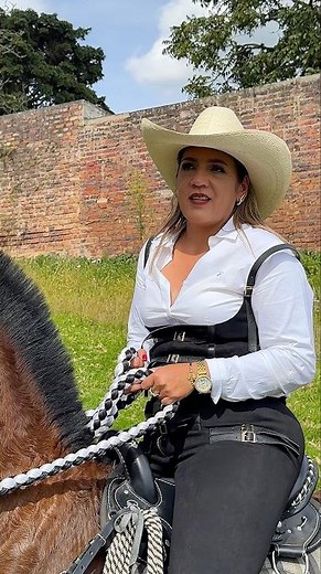 🇨🇴 Beautiful cowgirl shows her great riding skills as she guides her horse through the town parade