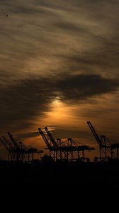 What’s more mesmerizing than the winter sunset at the Karachi port!🌅 Arabian Sea | Indian Ocean | Dusk | Weekend | City Life | ARY Stories