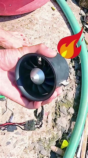 quạt thổi bay cái nết?