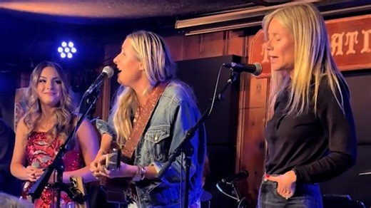 Gwyneth Paltrow shines in Nashville. See the actress sing on stage.