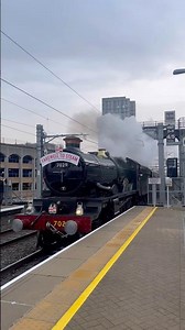 GWR 4073 4-6-0 locomotive 7029 ‘Clun Castle’ with Class 37 slowly passing through Reading