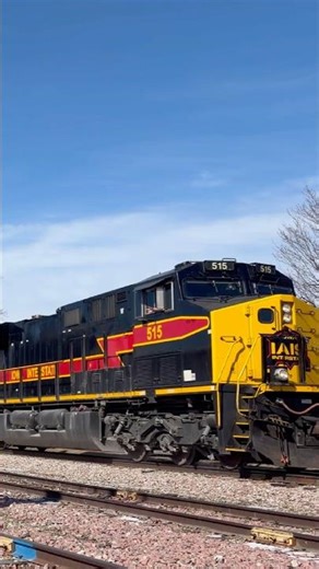 IAIS 515 with a friendly engineer!! #railroad #iowa #iowainterstate #train #railfan