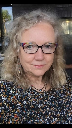 A networking event with WBO where Lisa Renee held a fun lesson in how to take selfies with our cellphone. Here are my results. | Catrine Fredrikson