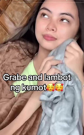 Grabe ang lambot ng kumot na to guys. Check out nyo na to habang naka sale pa.
