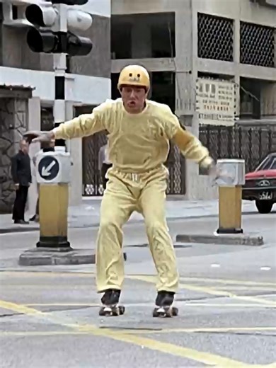 The film is Winners and Sinners (known in Brazil as Perdedores e Vencedores or Confronto Terminal, depending on the version), released in 1983. Directed by and starring Sammo Hung, the film is the first installment of the successful Lucky Stars franchise (known as Five Lucky Stars or 5 Lucky Stars), which mixes slapstick comedy and kung fu action. O filme é Winners and Sinners (no Brasil, conhecido como Perdedores e Vencedores ou Confronto Terminal, dependendo da versão), lançado em 1983.Dirigid