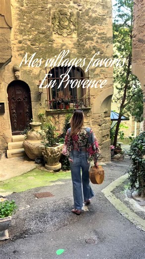 Mes balades en Provence ✨ - J’ai grandi dans ces villages, sous l’odeur de la lavandes, les terasses dignes de cartes postales, le soleil du sud ! - Chaque soir j’emmène mes bouts de choux découvrir les villages près de chez nous et ils adorent ! - Si tu as prévu des vacances dans le sud cet été, pense à découvrir ceux là ce sont mes favoris 🫶✨ - #provence #villagesdefrance #suddelafrance #provencealpescôtedazur #villages