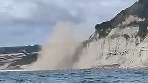 Kayaker captures dramatic cliff collapse at popular Dorset beach