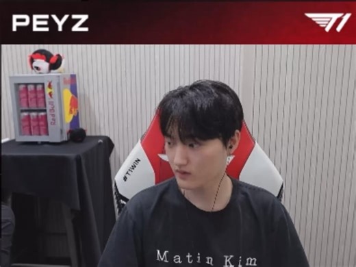 👤Suhwan, I'm into a guy who's four years younger than me. I really like him a lot. What do I do?~Camera off~🐨Huh? What was it?👥Suhwan ran away?🐨Hey, it's not running away, just setting things up..~Sent again~🐨Haha, sending it one more time..