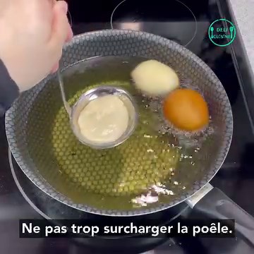 2.1M views · 16K reactions | DES BEIGNETS sans mettre la main à la pâte  Ingrédients : 250g de farine 280ml de lait tiède 1 c.à.c de levure boulangère sèche (5g) 1/2 c.à.c de sel 30g de sucre 1 sachet de sucre vanillé 1 œuf 60ml d’huile 1/2 sachet de levure chimique | Deli Cuisine | Facebook