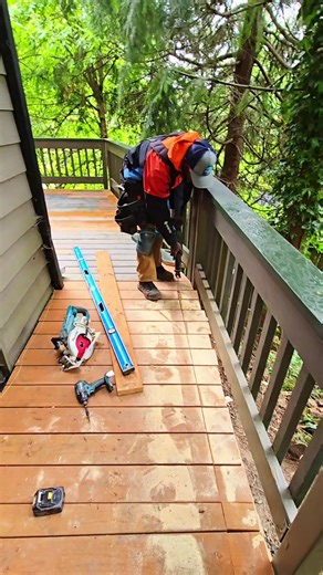 No need to level and shape each board individually!#construction #fyp #foryou #foryoupage #fy #easywork #easy #pictureframe #framing #decking #decks #deck #deckbuilding #deckdesign #contractor #generalcontractor #woodwork #diy