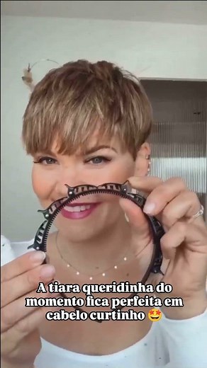 Comenta quero e receba o link da tiara queridinha do momento Ela é coringa, e da certo em todos os tipos de cabelo! #hairbeauty #tiara #fernandatanaka #tutorial | Fernanda Tanaka Dicas e Inspirações