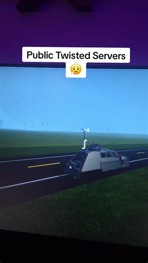 These public servers are crazy 300 mph tornadoes #twisted #tornadotok #fyp #stormchaser #roblox
