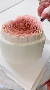 444K views · 253 reactions | Learn it and try it out  Technical training Cake coating How to make cake flower shapes Xuzhou cake customization | Cake Make Tips | Facebook