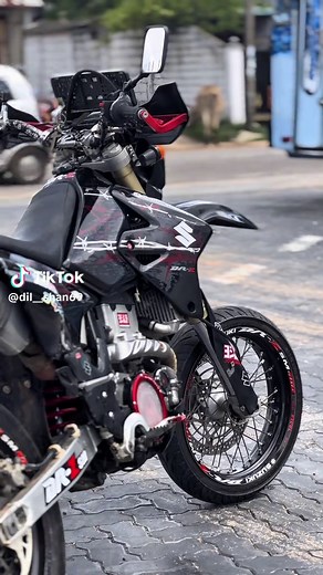 Exploring the Drz400SM: A Suzuki Adventure