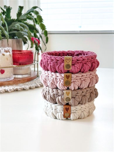 Small Crochet Basket Pattern – DIY Trinket Tray, Jewelry Holder, Coaster, or Candle Holder - Etsy Canada