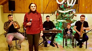 2M views · 35K reactions | In prag de 헔헻 헡헼혂, alaturi de colegii mei din Formatia Ancuta Corlatan, va oferim un cadou muzical. La multi ani, 홑홖홨홞홡홚! La multi ani, 푵풆풂풎풖' 풎풆풖 풄풖 풗풐풊풆 풃풖풏풂! La multi ani, tuturor! Un an nou mai bun, cu sanatate si plin de realizari! Claudiu Hincu Pinzari Florin Danut Andrei Sofian | 푨풏풄풖풕풂 푪풐풓풍풂풕풂풏 | Facebook