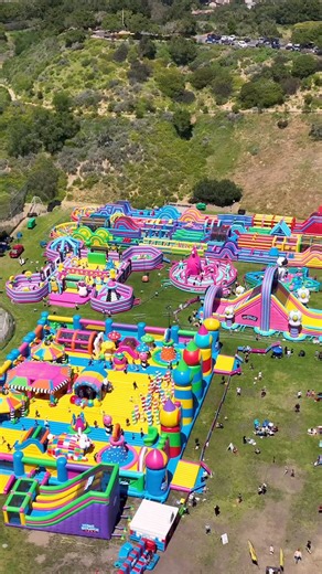 30K views · 109 reactions |  Feel the vibe at #TheBigBounceAmerica!  This isn’t just an event—it’s an experience. From the live DJ’s beats to the insane inflatables, every moment is designed to be legendary.  Get ready to vibe with us and create the best day ever. ✨Round up your squad, snag your tickets, and let’s make some epic memories! ️✨ Link in bio! | The Big Bounce America | Facebook