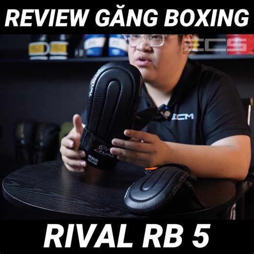 Review găng boxing Rival RB5 – lựa chọn lý tưởng cho những buổi tập kỹ thuật và tốc độ!! Thiết kế gọn nhẹ, ôm tay giúp ra đòn nhanh và chính xác hơn. Foam dày bảo vệ tốt phần khớp ngón, da tổng hợp cao cấp cho độ bền cao và dễ vệ sinh. Nếu bạn muốn tập trung vào tốc độ, phản xạ và cảm giác đấm thật tay – RB5 chính là chiếc găng đáng có trong túi tập của bạn! — #RivalRB5 #GangBoxingRival #GangTayBoxing #RivalBoxing #BoxingTraining #VoThuat #EpicCombatStore | Epic Combat Store