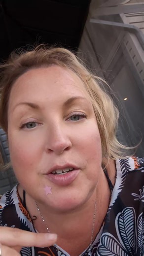 ✨ Sometimes the universe whispers… and sometimes she flips the switch. 💡 There are these sacred moments...rare, piercing, humbling...when your heart suddenly catches up to something your soul always knew. A glance, a memory, a quiet moment… and boom. That lightbulb moment where you really see it. The person you’ve overlooked. The blessing you’ve rushed past. The ordinary miracle that was never ordinary at all. And it hits different. It’s like time folds in on itself and you realize: Wow. I had 