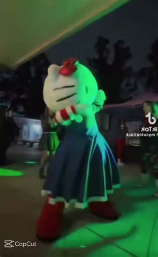 Hello kitty dancing 💀💅🏼