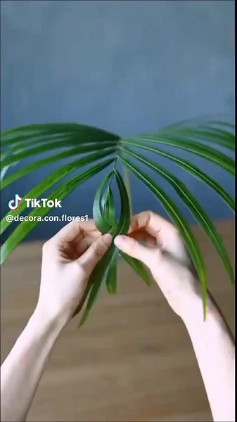 Ideas para arreglos florales tropicales con hoja lanza de palma 🌿