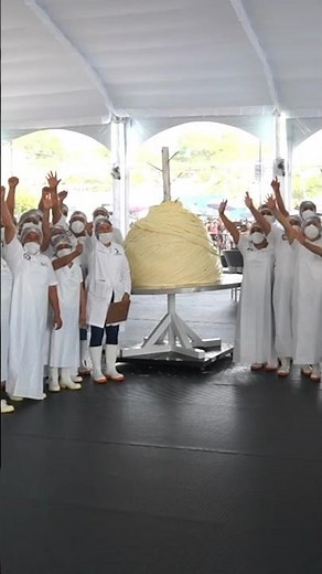 Largest string cheese ball - 636.2 kg (2,205.62 lbs) made in Mexico 🇲🇽