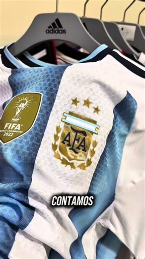 Escríbenos ya mismo y obtén la camiseta favorita de tu persona favorita 😸 #camisetasdefutbol #camisetasimportadas #14defebrero #regalonovio #lima