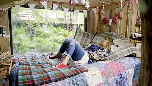 Rich House Poor House S05E02 | FFTV