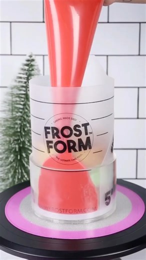 Where are our Buttercream Babes?! 🙌🏻 Allie Pinkalicious Cakes will be doing a Live American Buttercream Class soon to teach you all her tips and tricks, so stay tuned for that announcement! Who’s excited?! 😁 | Frost Form