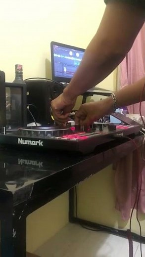 Numark Mixtrack platinum Fx