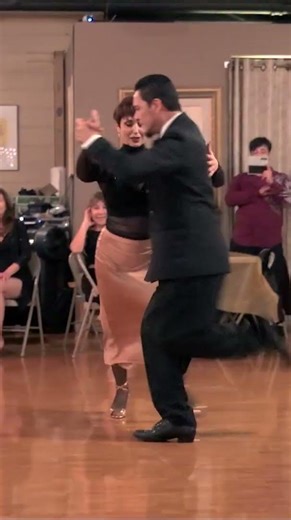 Miriam & Leonardo - El Tango es azul