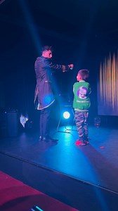 🌈 Magia para peques y toda la familia – Viernes 5pm Open Magic Kids te trae un espectáculo lleno de humor, sorpresas y momentos mágicos que se vuelven recuerdos únicos. ✨ Reserva ahora y comparte la ilusión con tus hijos. 👉 ENTRADA GRATIS reservando en web | Mysterium