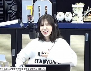 'Step Back' của GOT_the_beat #Wendy thì ngầu chứ 'Step Back' của WanDJ thì thành một cục đáng yêu nhó 🤣 Không thể tin được đây 2 người này là 1 luôn 🥺. Concept nào cũng cân được 💙 Cre: SWani0221 Order album 'BLOOM' 🖇 https://bit.ly/PREORDER_BLOOM #REVELution | REVELution - Only RV