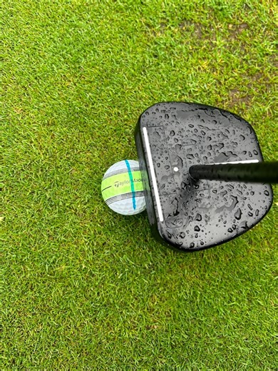 Not every putter has a sideways alignment on them but if you find one that does like with this @sausagegolf putter then you should definitely make the most of it . When you think of lining up your golf ball you usually would think about the straight line aiming towards the hole as this is what most manufacturers add to their golf balls as a built in alignment aid along with identifying the model of ball . However it can be just as effective if not more so having the line going in the opposite di