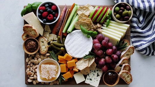How to Construct the Perfect Cheese Board