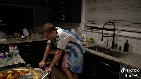 Breckie Hill's Unique Cooking Challenge with Jynxzi