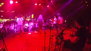 HOJE tem Black Circle no Valqueire! O tributo que impressionou os caras do PEARL JAM estreia no Brooks pra fazer o chão tremer! No repertório, além dos hinos 'Black', 'Alive' e 'Last Kiss', lados B e covers que o Pearl Jam fez durante sua carreira. Clique em 'saiba mais' para informações do evento! | Black Circle