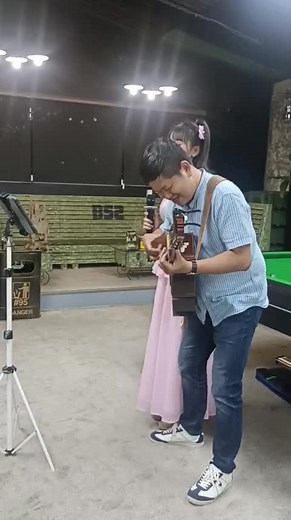 Thiên An Chơi Guitar Điêu Luyện