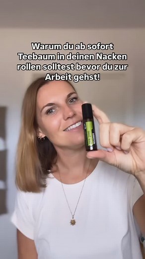 👇🏻 LIES HIER 👇🏻 Warum solltest du ab sofort Teebaum Öl im Nacken anwenden, bevor du zur Arbeit gehst? 🌟✨ Teebaum ist das Öl der energetischen Abgrenzung. Es hat eine unglaubliche Kraft wenn es darum geht in seiner eigenen Energie zu bleiben und sich vor Einflüssen von Außen zu schützen. Diese Frequenz, bietet dir nicht nur energetischen Schutz bietet, sondern hilft auch dein Nervensystem zu regulieren. Du kannst dadurch gelassener bleiben – selbst wenn der Chef mal wieder nervt! Durch das A