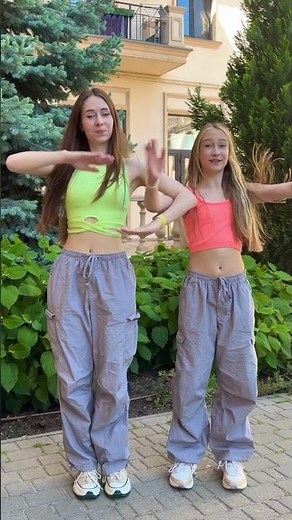 Fancy Footwork dance trend / Tik Tok trend for two