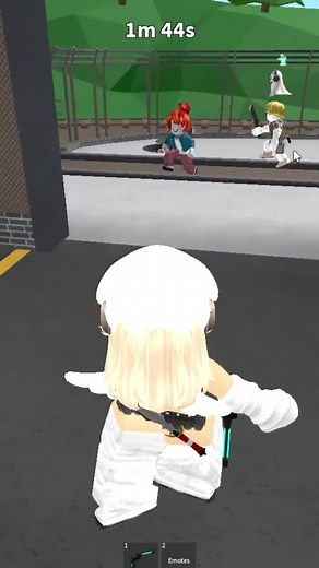 bro i'm loading up this Video in the train and i'm freezing🥹#robloxedit #edit #viral #viralvideo #please #noflop #noflop #roblox #hii #mm2
