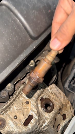 Alsharifauto on Instagram: "Oxygen Sensor Fitting P0420 removal #oxygen #sensor #fitting #p0420 #removal #alsharifauto #repair #asacarinformation #carrepair #carmechanic #mechanic #honda #reborn #pakwheels #camsensor #brake #advice #fixed #grip #problem #engine"