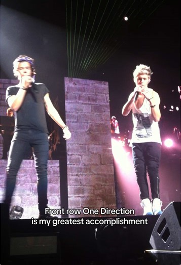 Now that I have all you Directioners here from my last video😆 need to show my credentials 🤪 front row One Direction concert for the Take me Home Tour was honestly the best day ever as you can tell from the shaking #onedirection #onedirectionconcert #1D #1direction #harrystyles #niallhoran #takemehometour