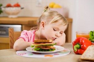 Kind will nicht essen: Typische Gründe und Tipps für Eltern