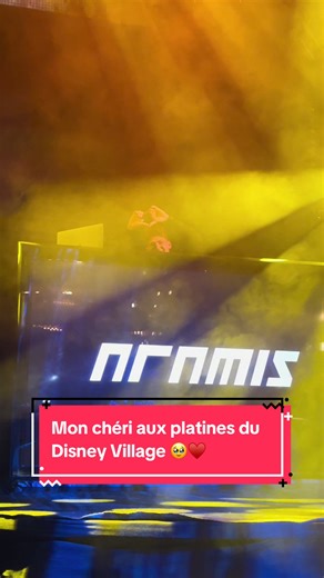 Ma star qui fait son DJ Set au bar du Disney Village 🥹♥️ Prochaines dates le 21 et 28 février 📍Billy Bob’s #dj #djset #disney #dlp #party @Disneyland Paris ✨