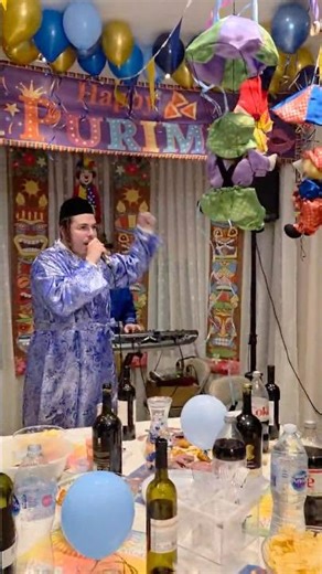 Chasidim VIBING To Purim