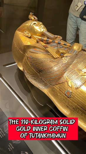 The 110-Kilogram Solid Gold Inner Coffin of Tutankhamun This is not a replica. This is not symbolism. This is the solid gold inner coffin of King Tutankhamun, weighing over 110 kilograms and crafted from a single sheet of gold more than 3,300 years ago. Created to hold the body of the young king himself, this coffin represents the absolute peak of craftsmanship achieved by ancient Egyptian goldsmiths. The facial features are calm and idealized. The arms are crossed, holding the royal regalia. Ev