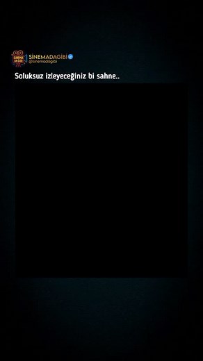 FİLMİN ADI VE KONUSU 🎬 🍿 The Wind (2018) 🌬️ Issız bir bozkırda yaşayan bir kadının, yalnızlık ve bilinmeyenle yüzleştiği psikolojik korku hikâyesi. 💬 Film, 1800’lerin Amerika’sında tek başına bir yaşam süren Lizzy’nin etrafında dönüyor. Gündüzleri rüzgâr uğulduyor, geceleri ise açıklayamadığı sesler ve hisler giderek artıyor. “Acaba gerçekten bir şey mi var, yoksa yalnızlığın ağırlığı mı?” diye düşünürken izleyici de onunla birlikte paranoyanın içine çekiliyor. Çok atlamalı sıçramalı korkula