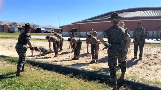 A little morning motivation, female recruits at Parris Island in the sand pit. rah #mcrd #parrisisland #recruits #sandfleas #vetradiosyndicate #VRS #female #army #navy #airforce #marines #drillinstructor | Vet Radio Syndicate