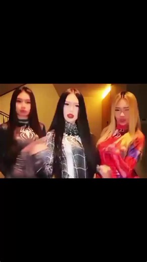 #fyp #эдит #fypシ゚viral #машонки #машонки #пжврек #реки #рекомендации #залетимврек #pek #edit #x #реки #активвернись Машина — это техническое устройство, выполняющее механические движения для преобразования энергии, материалов или информации. В повседневной речи под этим словом чаще всего понимают автомобиль — самоходное транспортное средство для перевозки пассажиров или грузов по безрельсовым дорогам. В широком техническом смысле машины делятся на три основных типа: Энергетические: преобразуют о